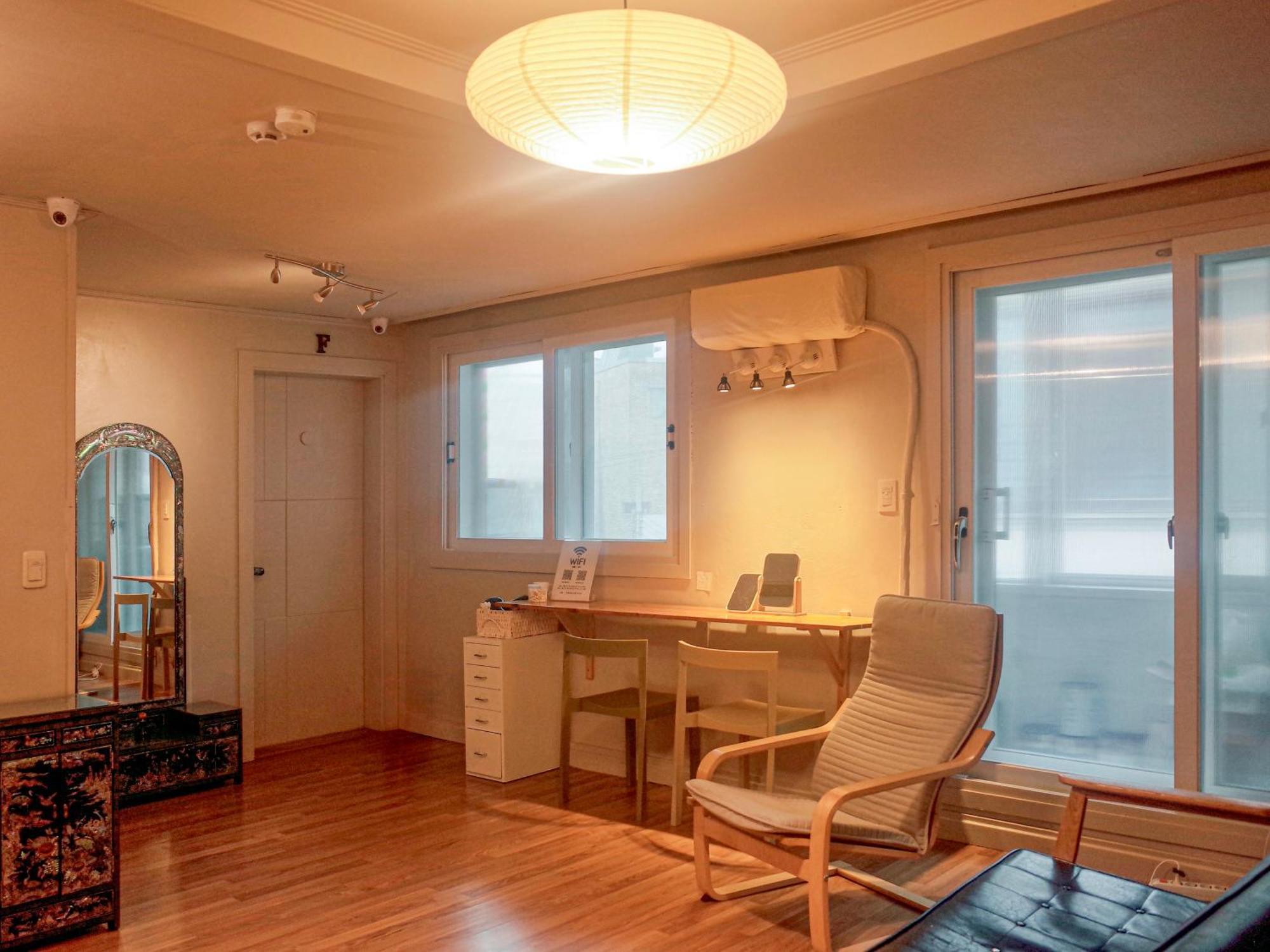 The One Hostel Hongdae In Seoul - Foreigner Only المظهر الخارجي الصورة
